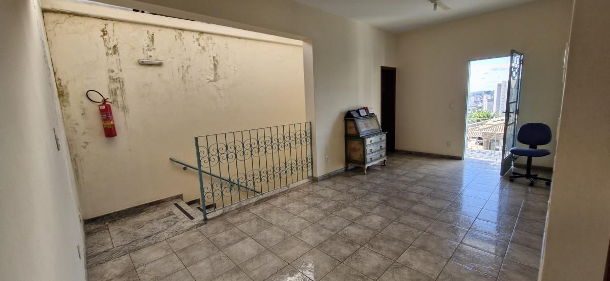 Casa, Concórdia, 10 Quartos, 8 Vagas, 1 Suíte