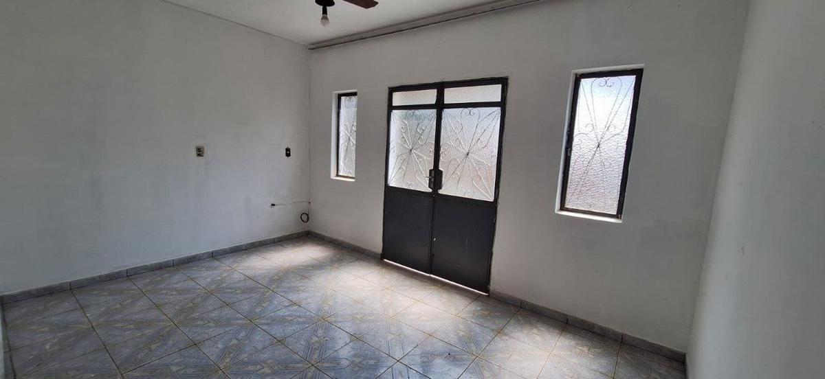 Casa, Centro, 5 Quartos, 0 Vaga, 1 Suíte