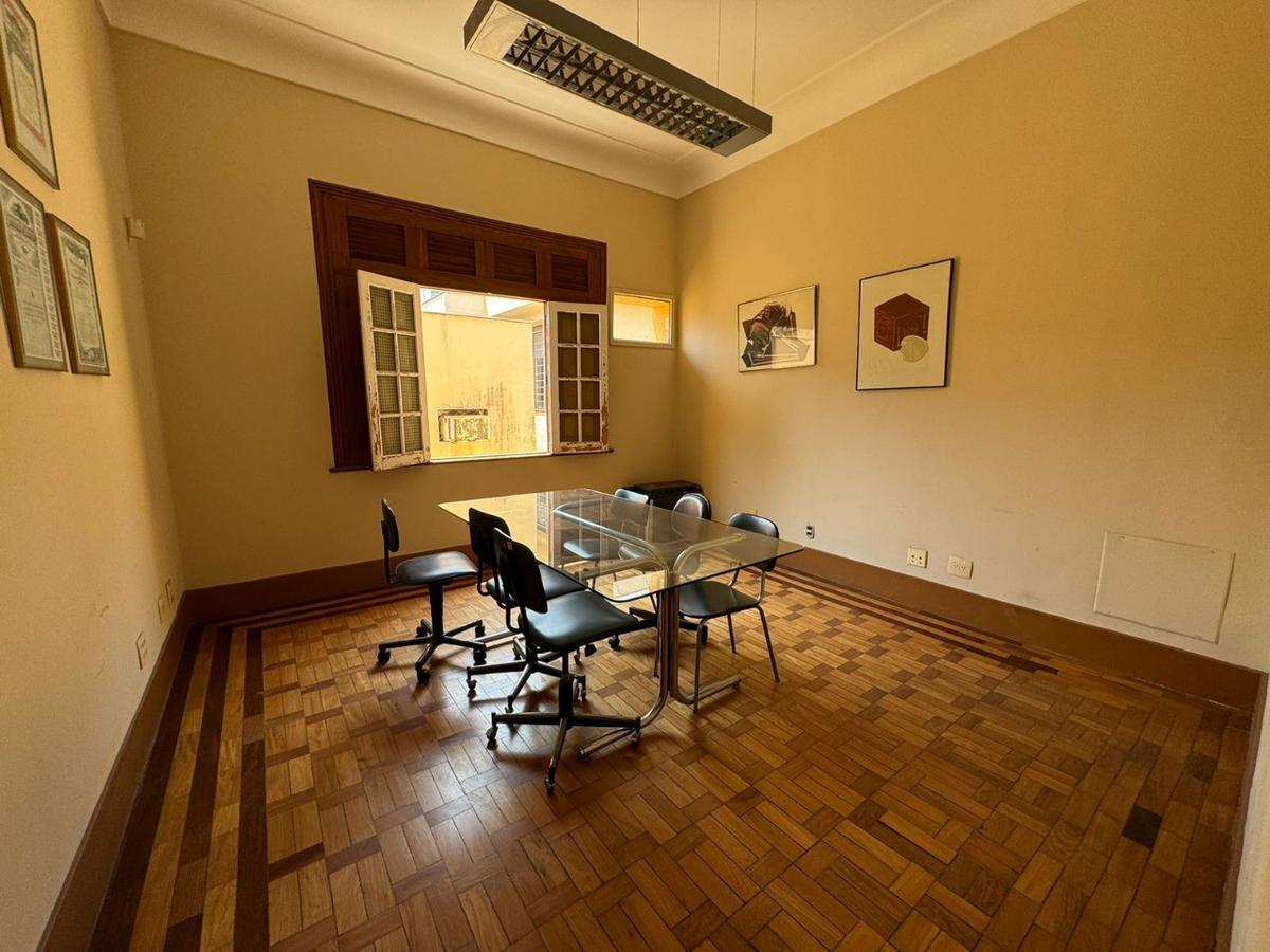 Casa, Funcionários, 10 Quartos, 30 Vagas, 5 Suítes