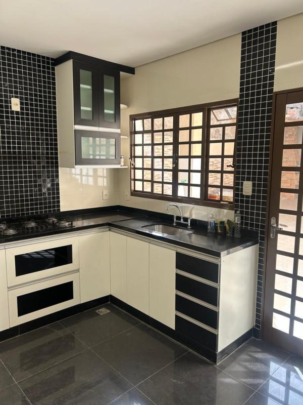 Casa, Fernão Dias, 3 Quartos, 4 Vagas, 1 Suíte