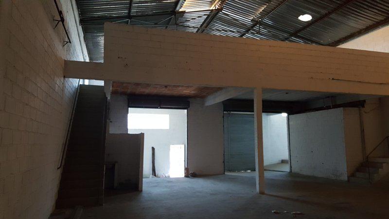 Galpão, São Francisco, 0 Quarto, 0 Vaga