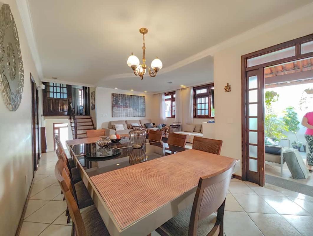 Casa, Castelo, 5 Quartos, 4 Vagas, 2 Suítes