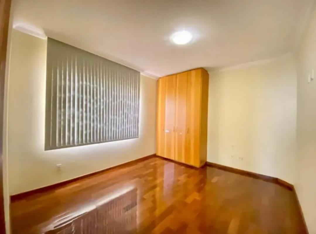 Casa, Castelo, 4 Quartos, 6 Vagas, 1 Suíte