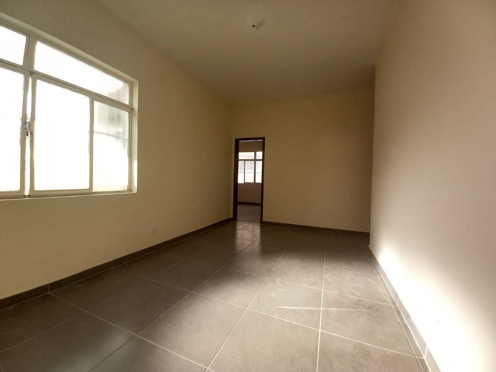 Prédio, Centro, 4 Quartos, 0 Vaga