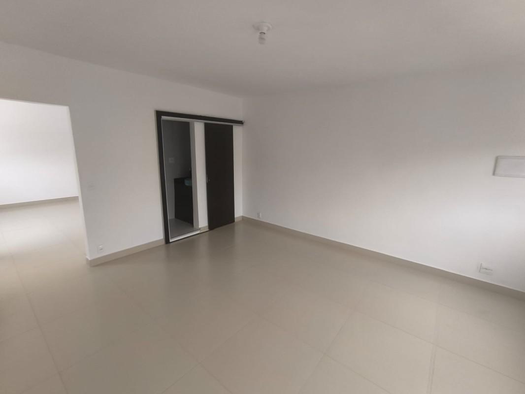 Casa Comercial, Santa Cruz, 2 Quartos, 0 Vaga, 1 Suíte