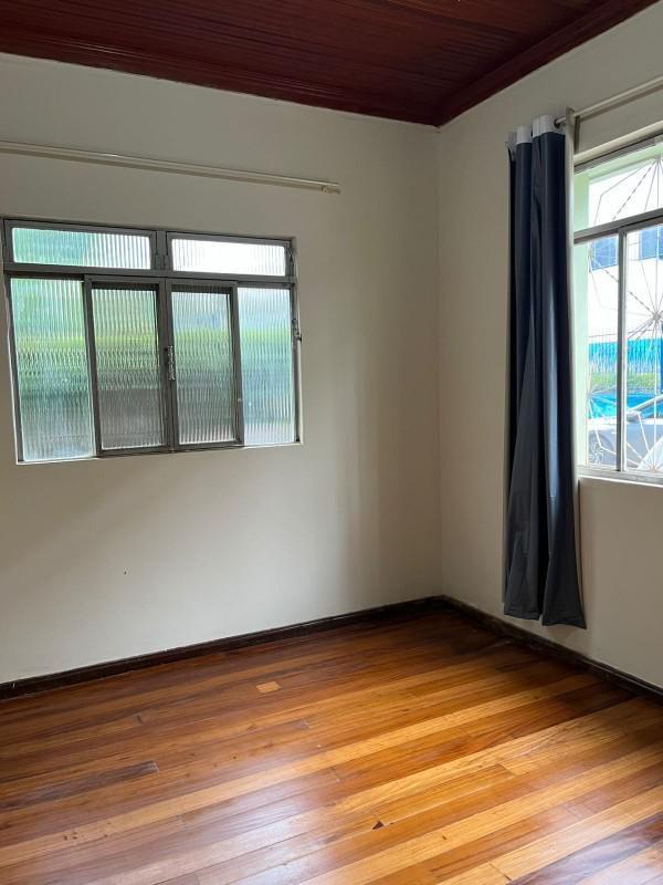 Casa, Centro, 4 Quartos, 0 Vaga