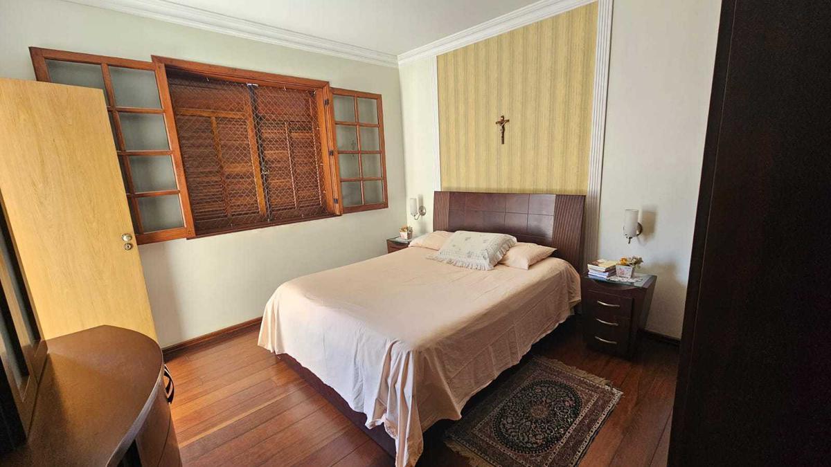 Casa, Castelo, 5 Quartos, 4 Vagas, 1 Suíte