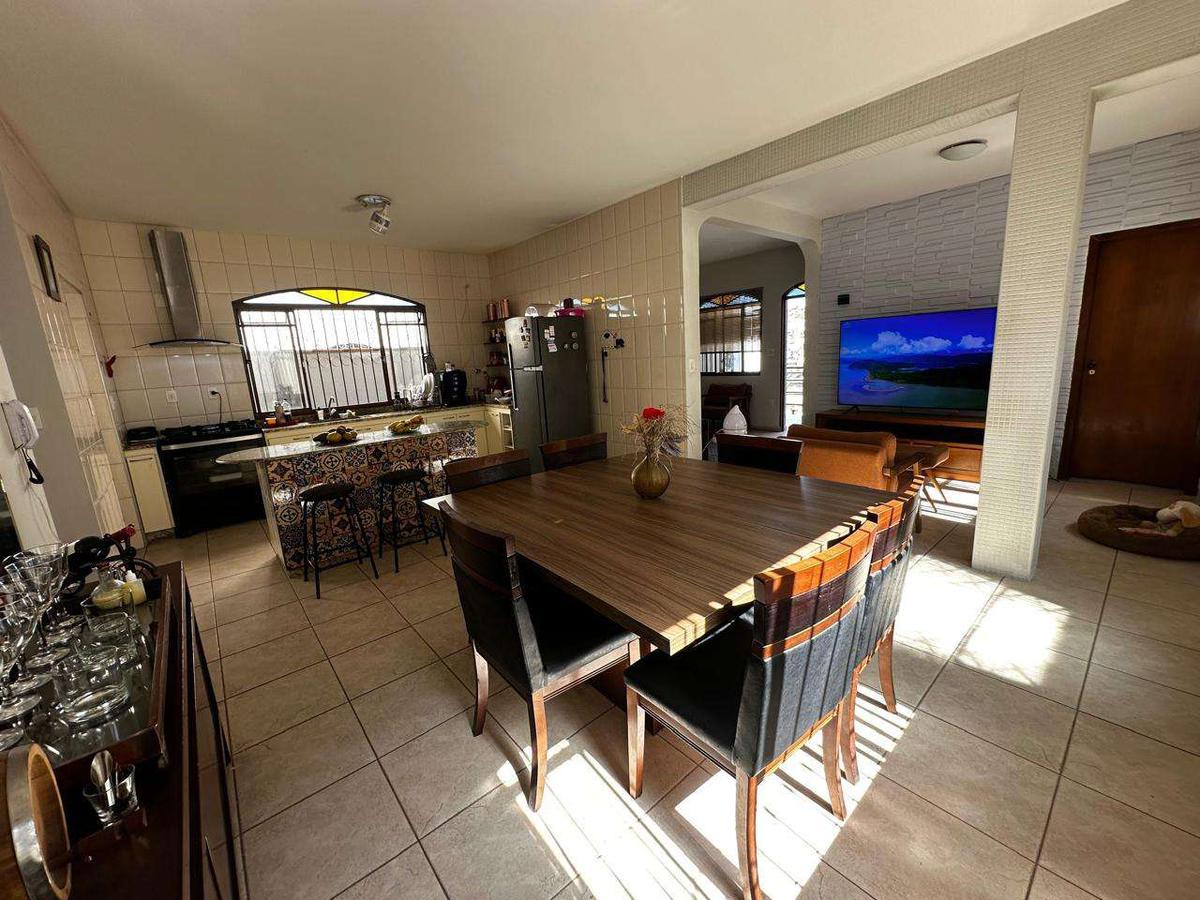 Casa, Nova Granada, 5 Quartos, 6 Vagas, 1 Suíte