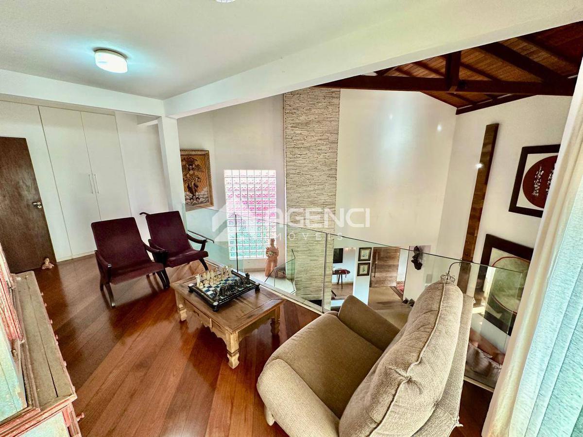 Casa, Jardim Canadá, 5 Quartos, 0 Vaga, 1 Suíte