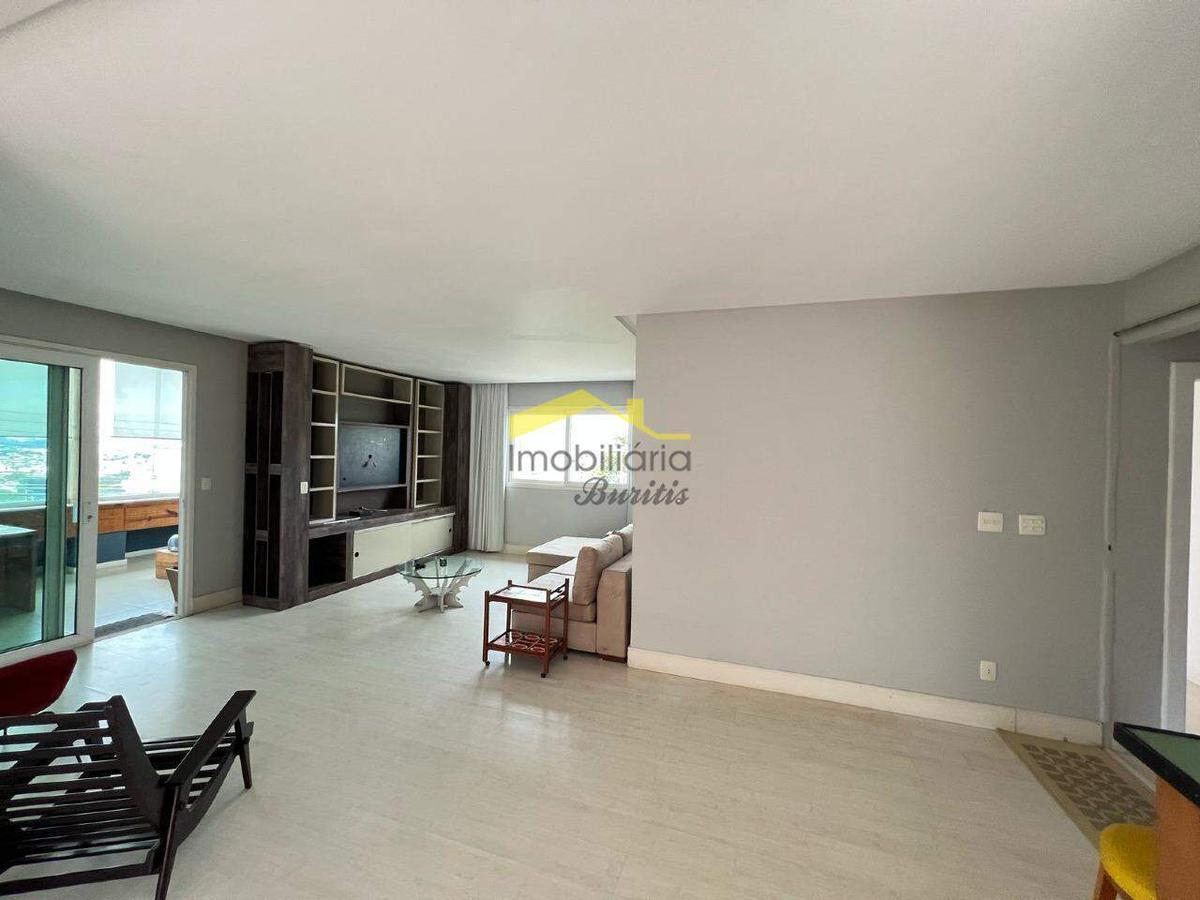 Casa, Estoril, 3 Quartos, 6 Vagas, 1 Suíte