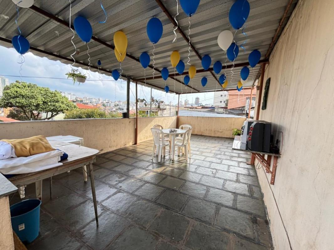 Casa, Sagrada Família, 2 Quartos, 8 Vagas