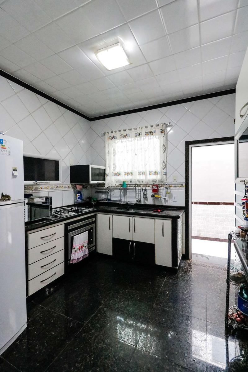 Casa, Sagrada Família, 4 Quartos, 5 Vagas, 1 Suíte
