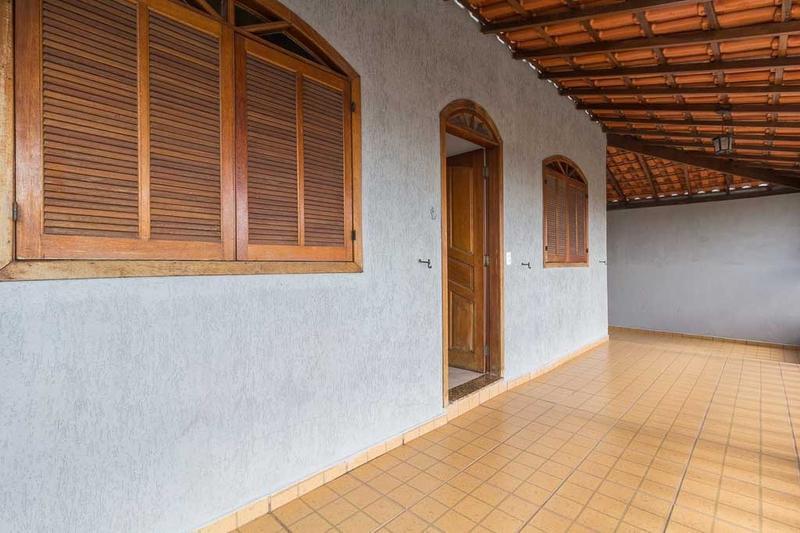 Casa, Califórnia, 4 Quartos, 2 Vagas, 1 Suíte