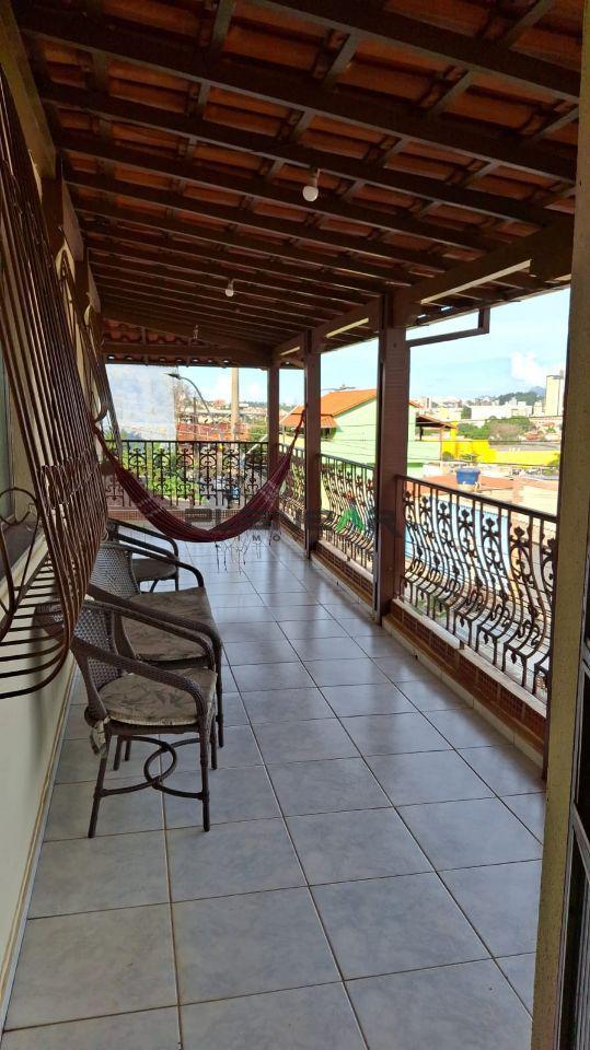 Casa, Industrial, 3 Quartos, 4 Vagas, 1 Suíte