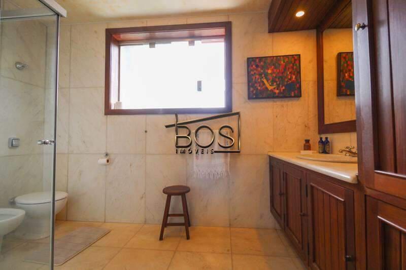 Casa, Serra, 4 Quartos, 5 Vagas, 1 Suíte