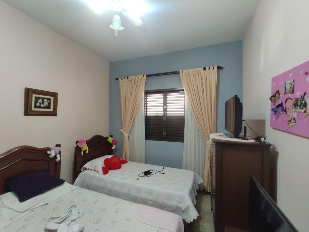 Casa, Rezende, 3 Quartos, 20 Vagas, 1 Suíte