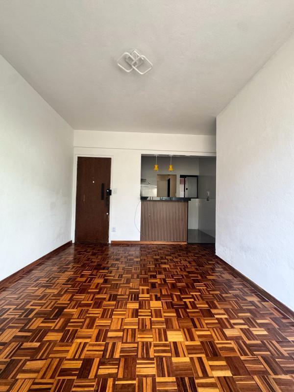 Apartamento, Sagrada Família, 2 Quartos, 1 Vaga, 1 Suíte