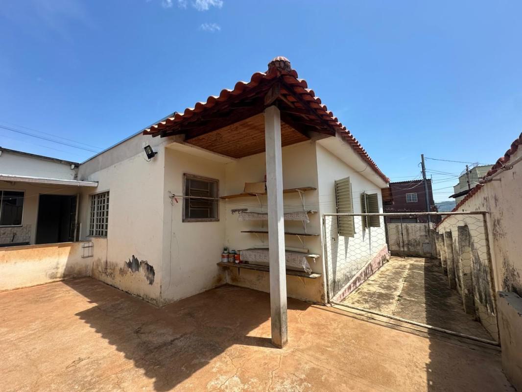 Casa, Centro, 4 Quartos, 2 Vagas, 2 Suítes