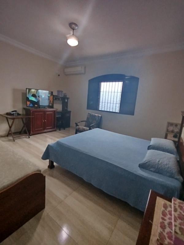 Casa, Castelo, 3 Quartos, 4 Vagas, 1 Suíte