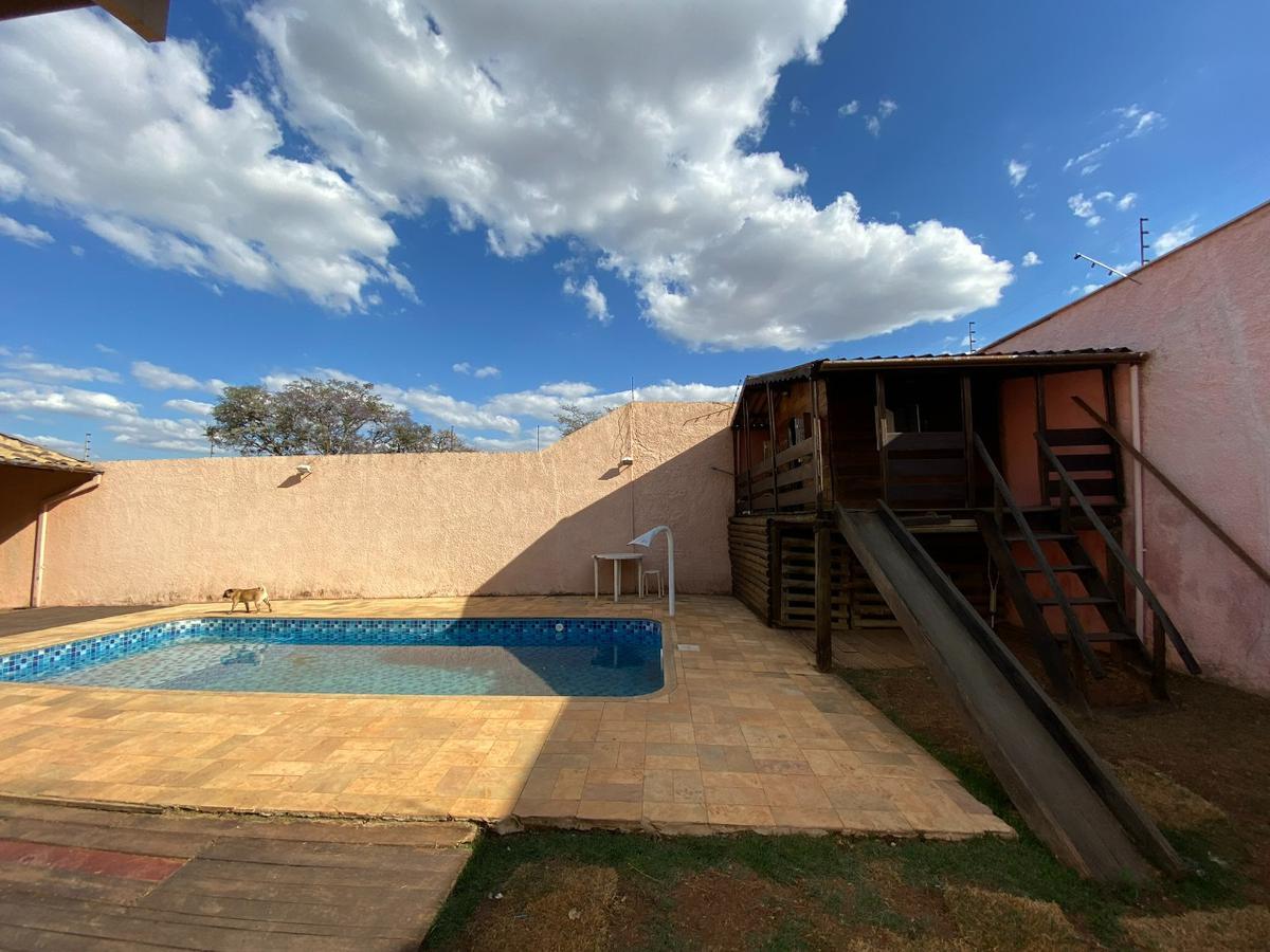 Casa, Braúnas, 3 Quartos, 7 Vagas, 3 Suítes