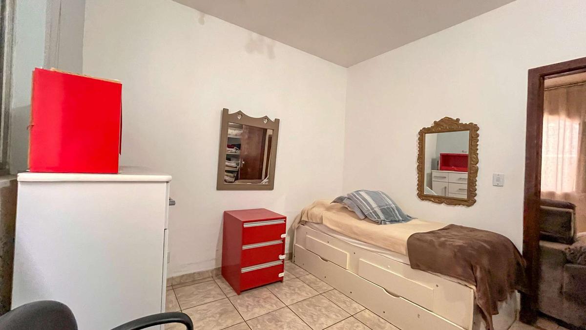 Casa, Buritis, 5 Quartos, 0 Vaga, 1 Suíte