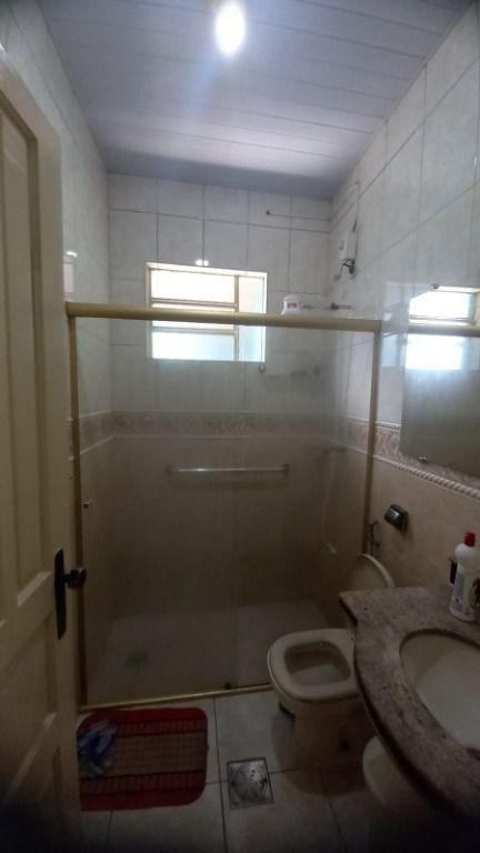 Casa, Centro, 6 Quartos, 0 Vaga, 1 Suíte