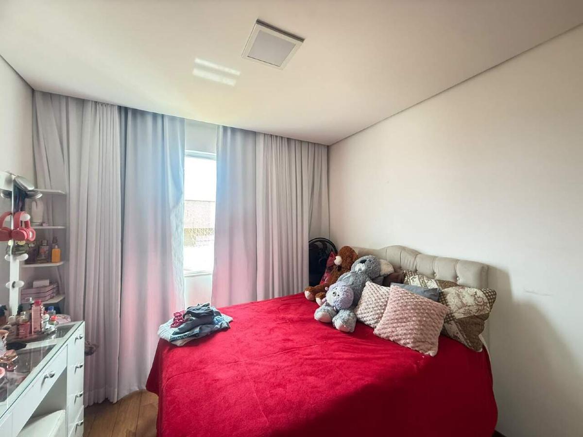 Casa, Estoril, 3 Quartos, 2 Vagas, 1 Suíte