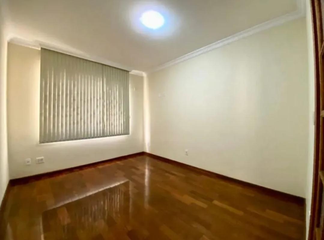 Casa, Castelo, 4 Quartos, 6 Vagas, 1 Suíte