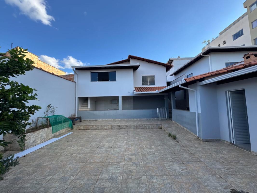 Casa, Bom Retiro, 3 Quartos, 4 Vagas, 1 Suíte