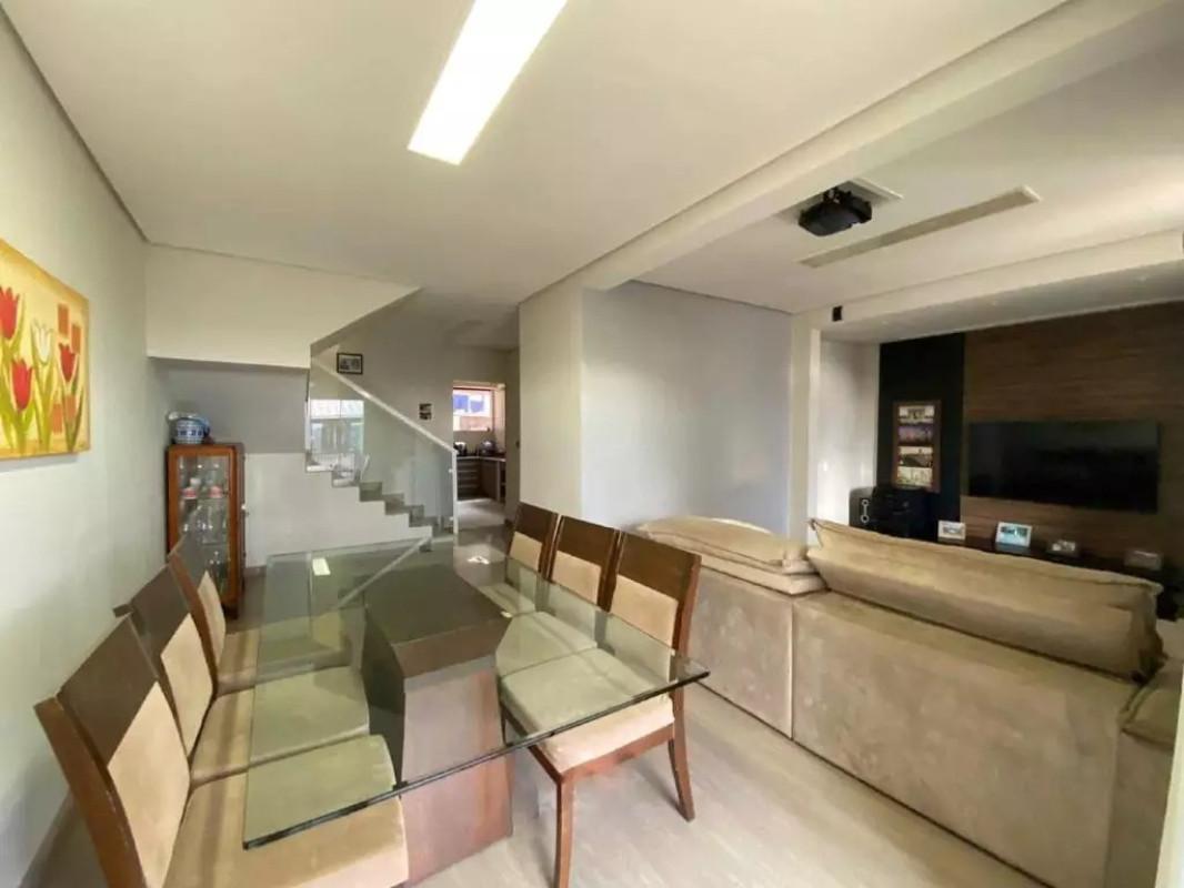 Casa, Teixeira Dias (barreiro), 3 Quartos, 3 Vagas, 1 Suíte