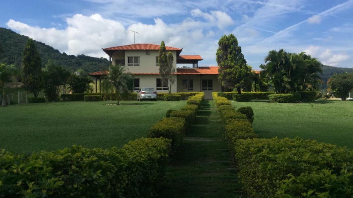 Fazenda, Centro, 3 Quartos, 10 Vagas, 1 Suíte