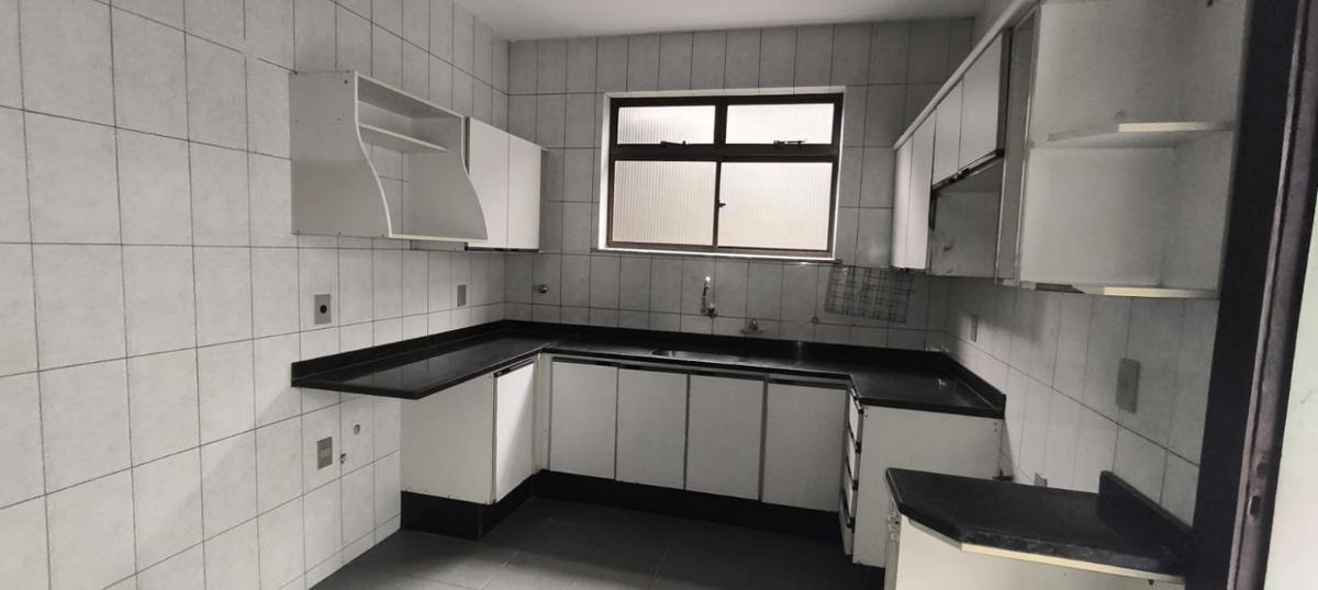 Casa, Itapoã, 5 Quartos, 4 Vagas, 1 Suíte