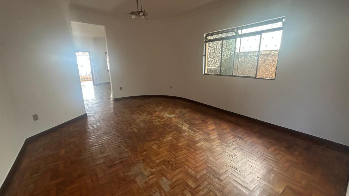 Casa, Dona Clara, 3 Quartos, 4 Vagas, 1 Suíte