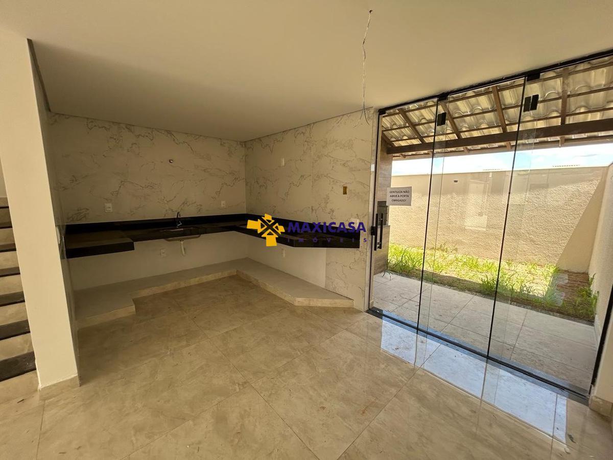 Casa, Santa Branca, 3 Quartos, 4 Vagas, 1 Suíte