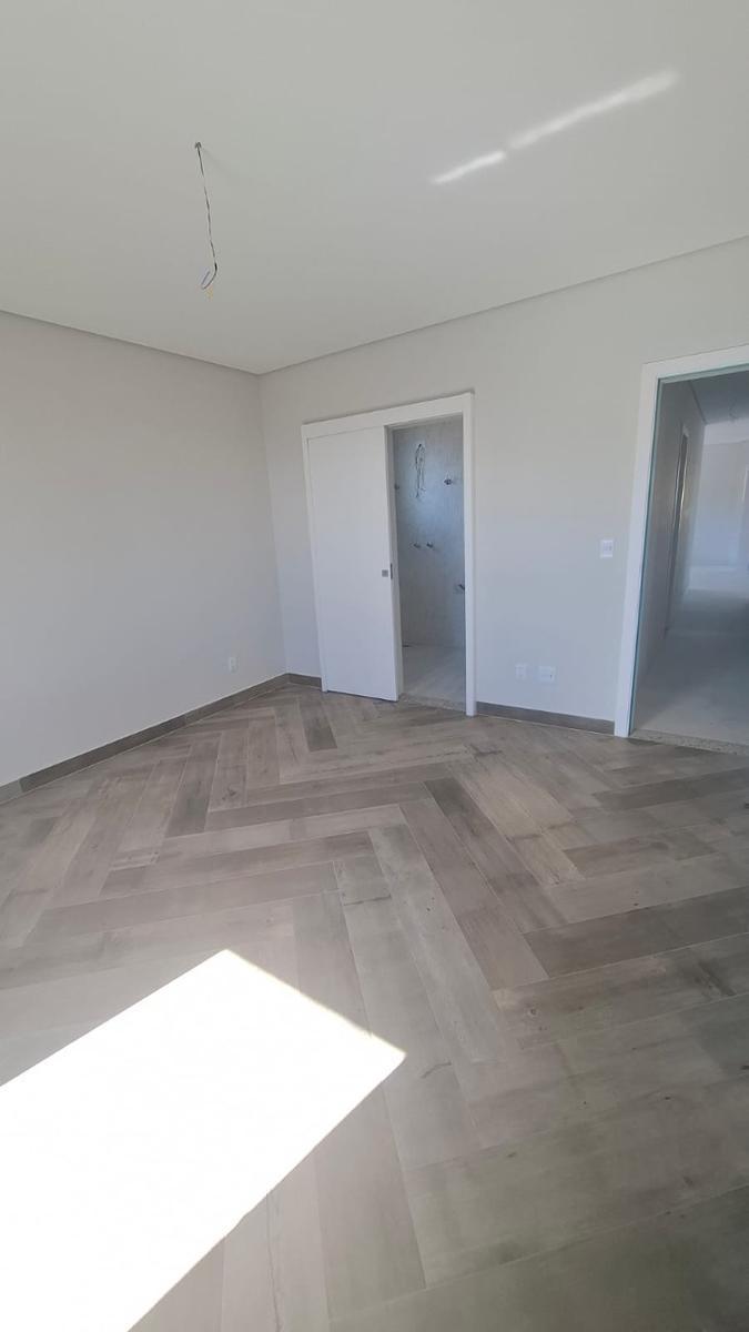 Apartamento, Jaraguá, 4 Quartos, 3 Vagas, 2 Suítes