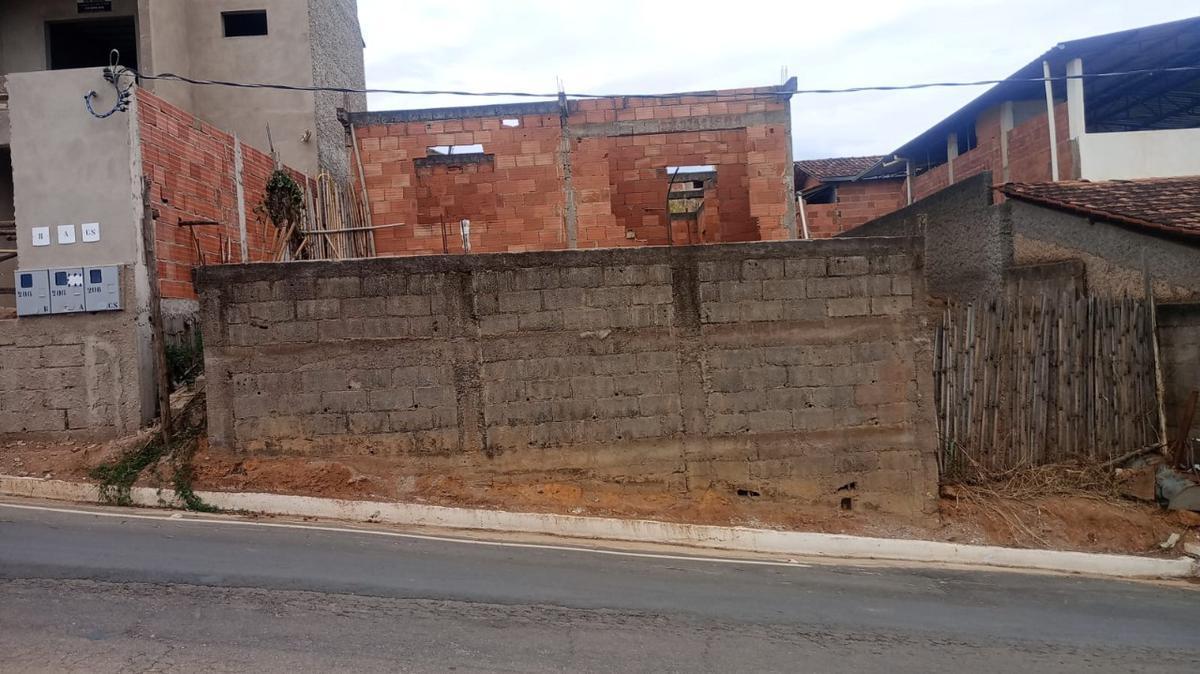 Casa, Centro, 2 Quartos, 5 Vagas