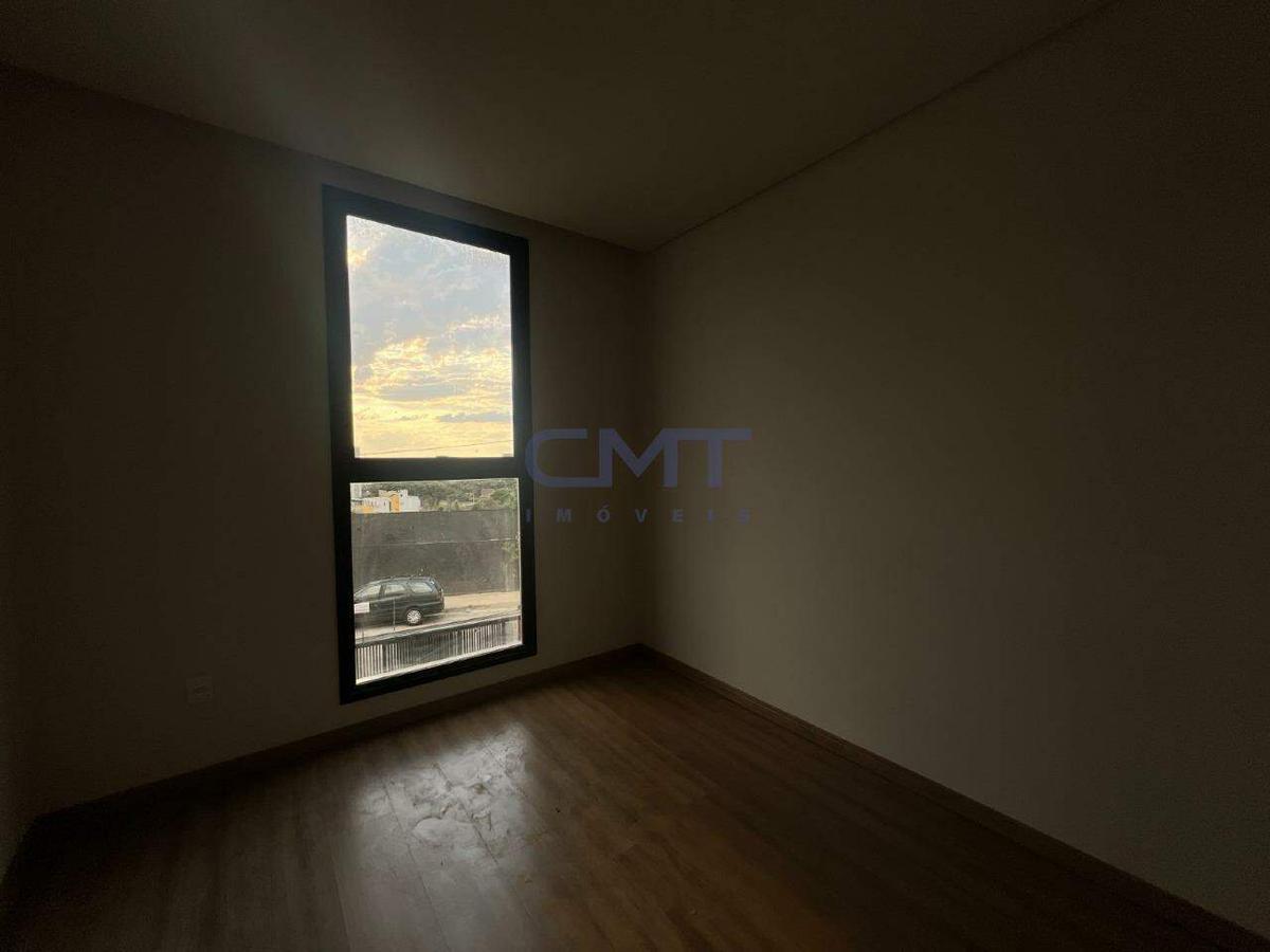 Casa, Estoril, 3 Quartos, 2 Vagas, 1 Suíte