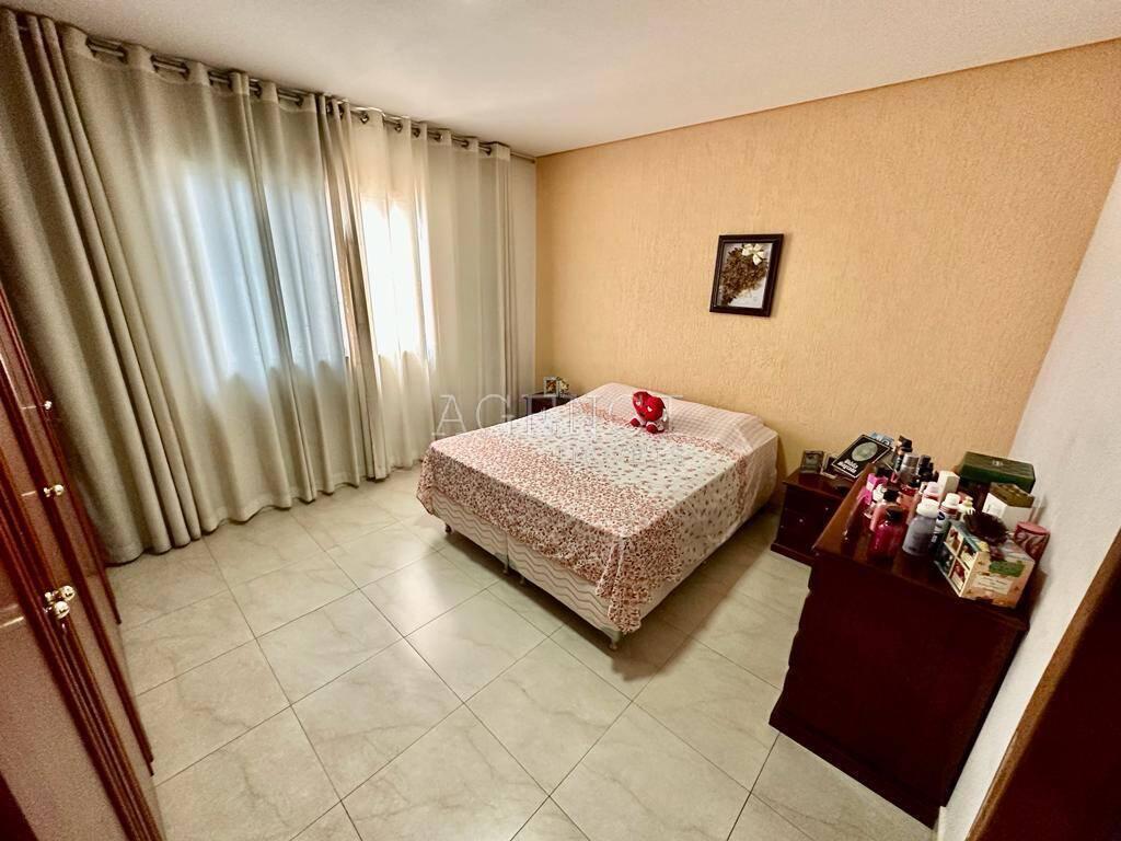 Casa, Cabral, 4 Quartos, 0 Vaga, 1 Suíte