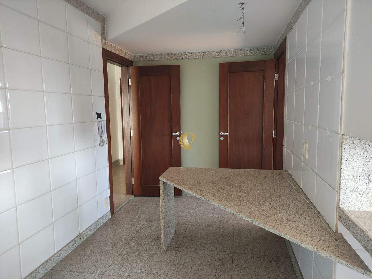 Cobertura, Centro, 4 Quartos, 6 Vagas, 2 Suítes