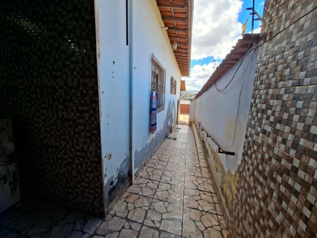 Casa, São Benedito, 3 Quartos, 4 Vagas, 1 Suíte