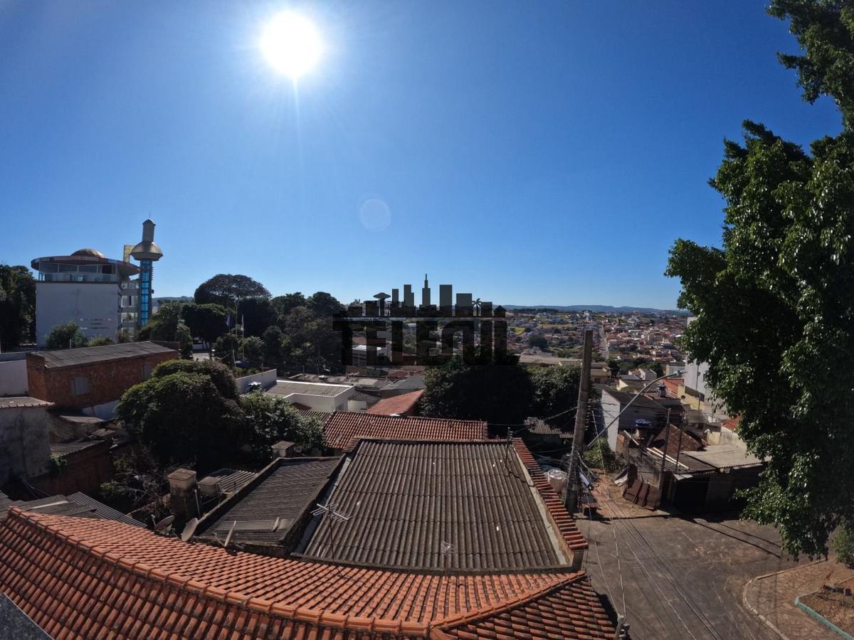 Casa, Centro, 2 Quartos, 3 Vagas, 1 Suíte