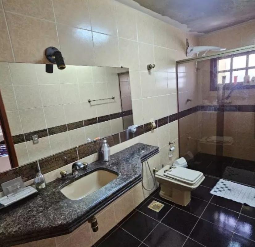 Casa, Castelo, 4 Quartos, 3 Vagas, 2 Suítes