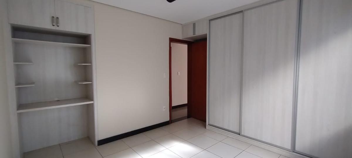 Casa, Santa Cruz, 5 Quartos, 4 Vagas, 1 Suíte