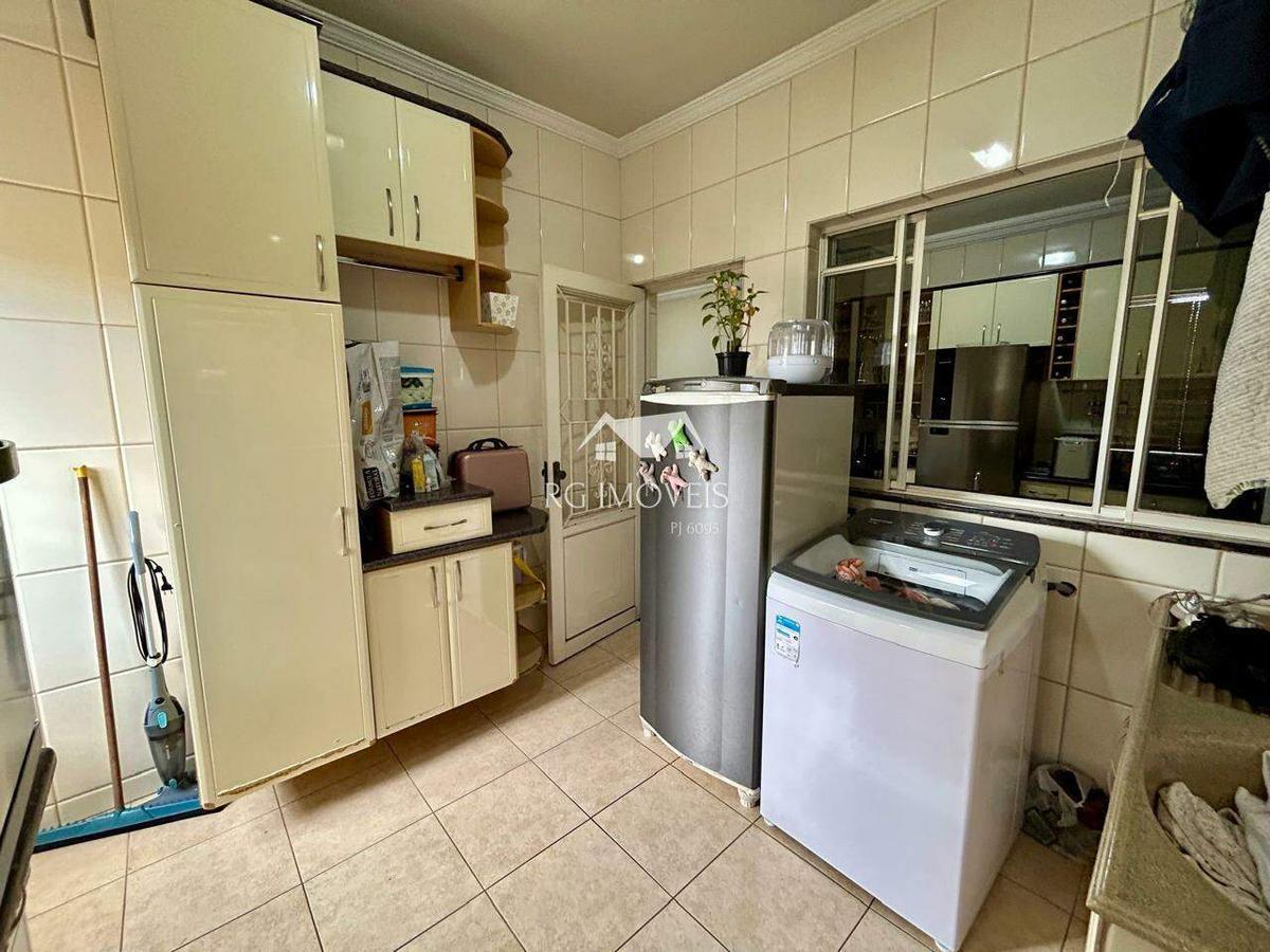 Casa, Milionários, 3 Quartos, 4 Vagas, 1 Suíte