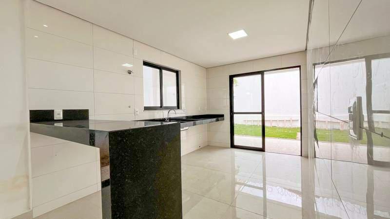 Casa, Santa Branca, 3 Quartos, 2 Vagas, 1 Suíte