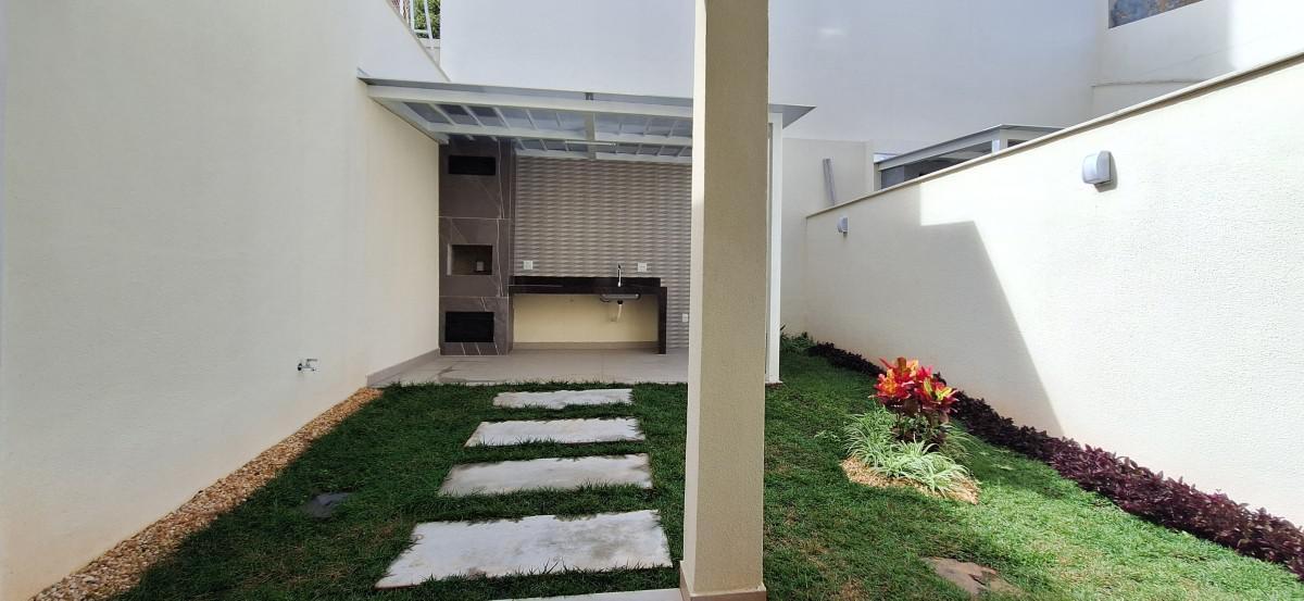 Casa, Nova Floresta, 4 Quartos, 2 Vagas, 2 Suítes