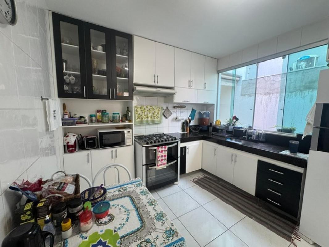 Casa, Castelo, 4 Quartos, 3 Vagas, 1 Suíte