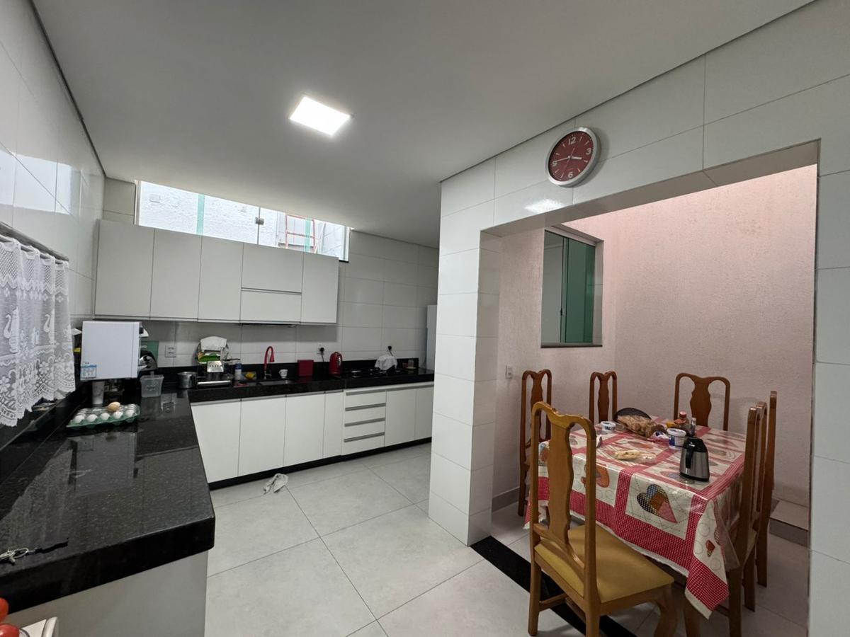 Casa, Floresta, 5 Quartos, 2 Vagas, 2 Suítes