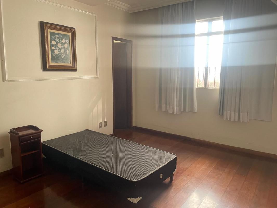 Casa, Castelo, 4 Quartos, 6 Vagas, 2 Suítes