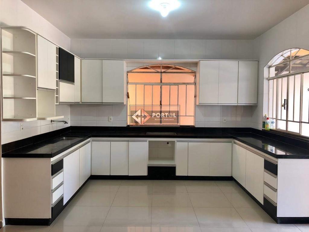 Casa, Vitória, 4 Quartos, 4 Vagas, 2 Suítes